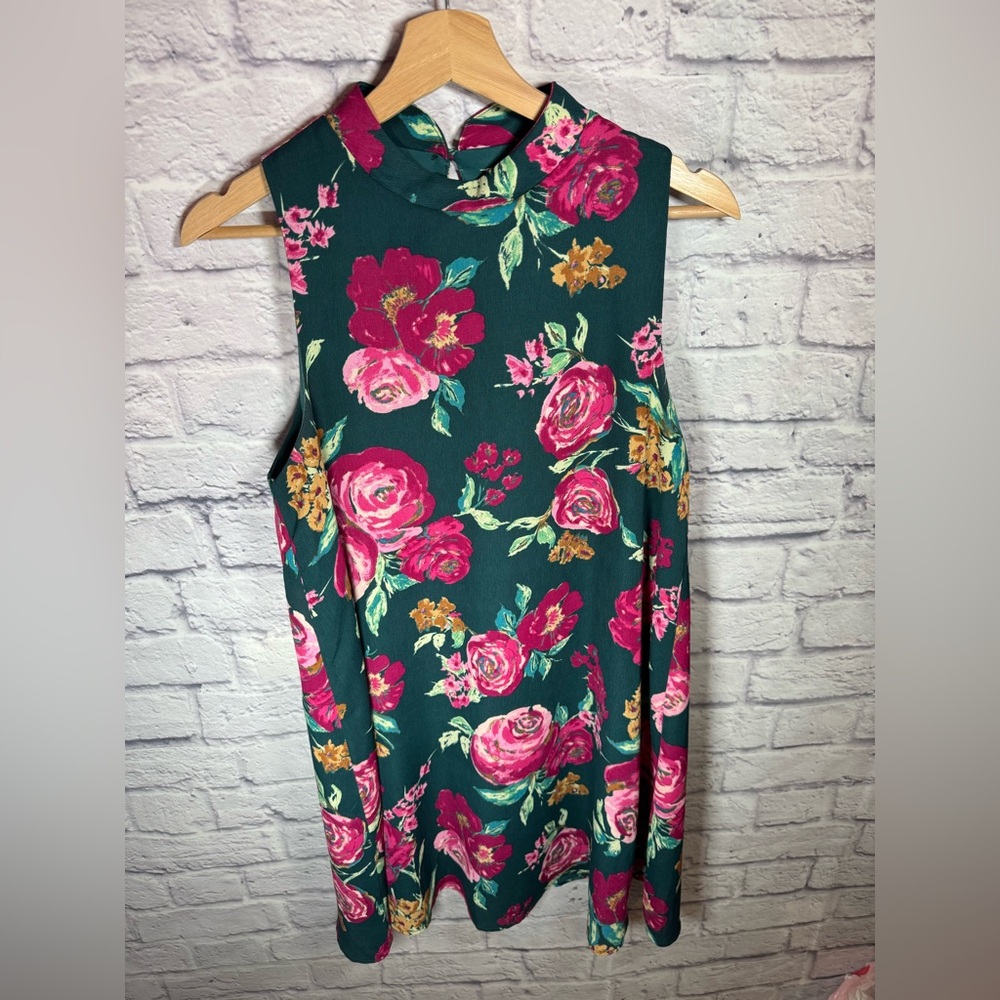 Everly Sleeveless Green and pink Floral dress women’s size medium‎